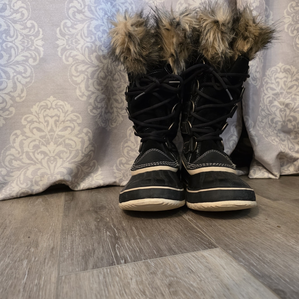 EUC Sorel Joan of Arc Black Fur-Lined Winter Boots